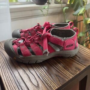 Keen Women's Whisper Sandals Pink Water Hiking Shoes Size 5 Youth Athletic